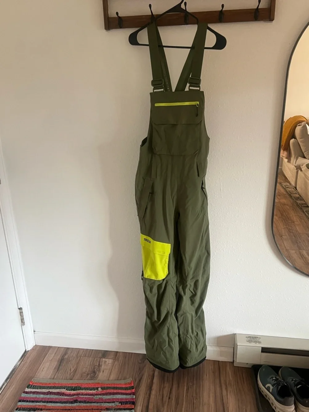 Olive Green Women's Ski Jacket and Bibs - Picture 2 of 6